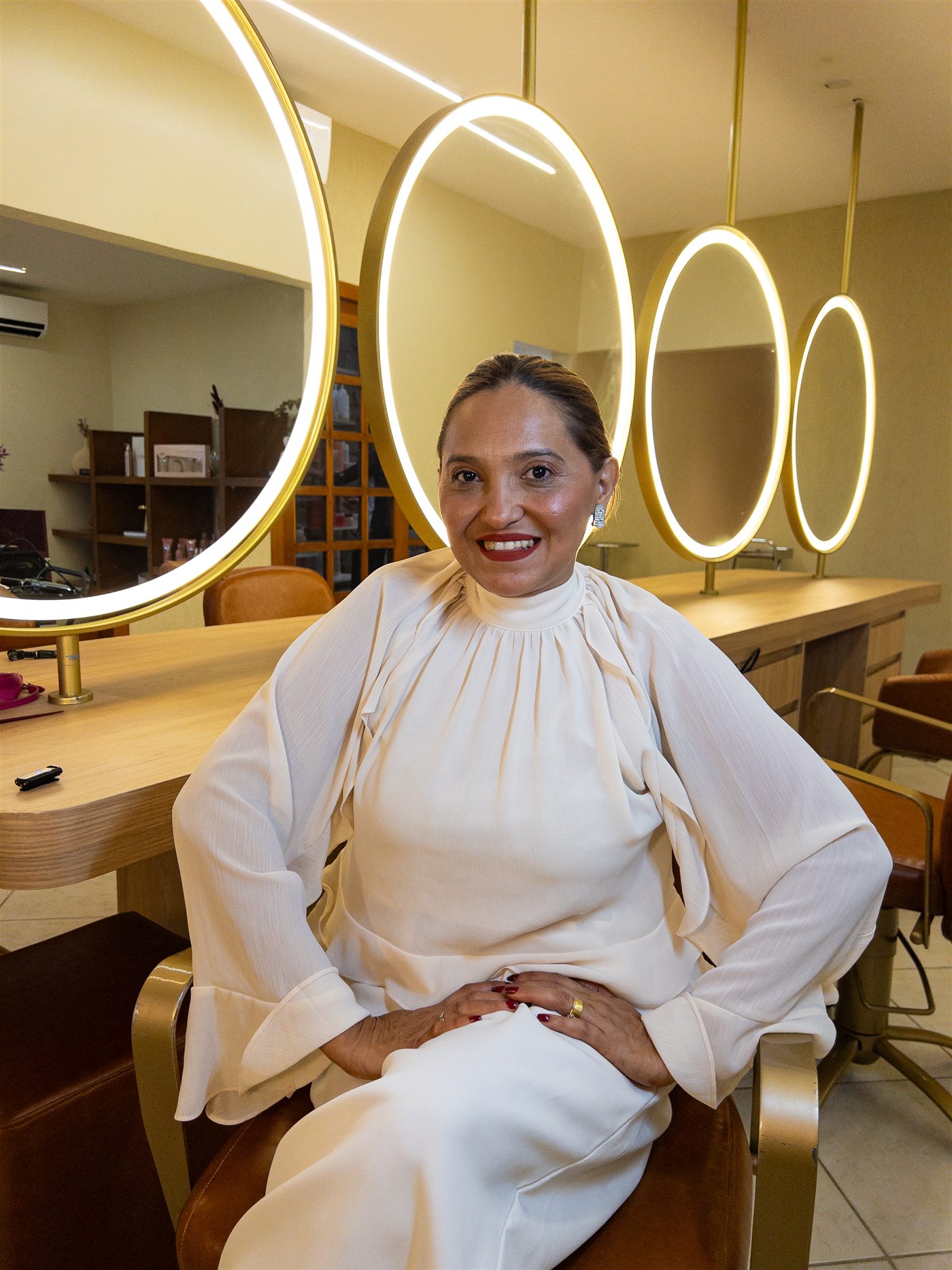 Neide, especialista em coloração e mechas